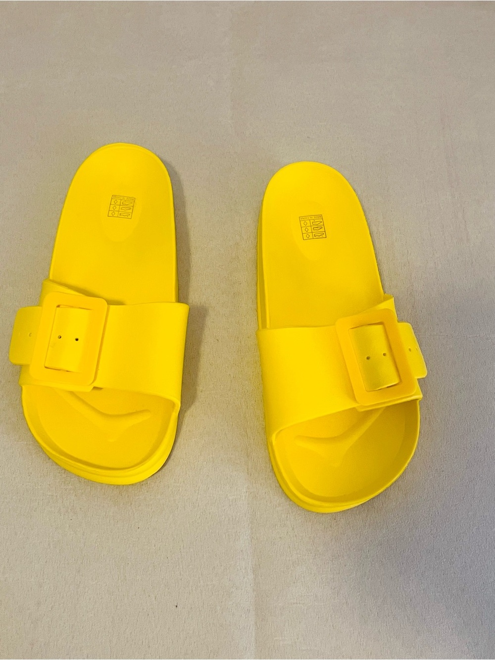 Yellow Side Buckle Slip-On Sandals Women’s Size 10 EU 40 New